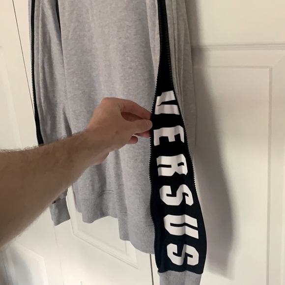 Versus Versace Sweatshirt with Zipper Logo Sleeves - Picture 4 of 6